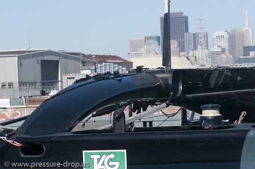 The recovery of US 17 - Oracle Team US - Haulout Pier 80 © Erik Simonson www.pressure-drop.us http://www.pressure-drop.us